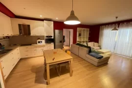 Jepet me qira apartament 2+1+2 prane “Ring Center”, Ενοικίαση