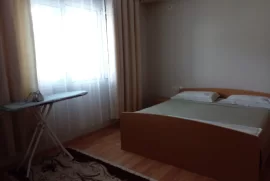 Tirane, Apartament me qira tek vilat amerikane , Bérlés