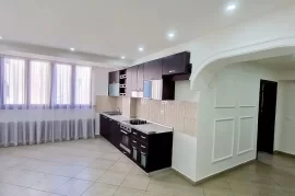 Kavaje,apartament  2+1 me planimetri super., Πώληση