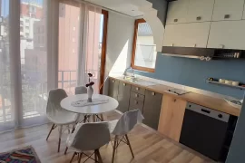 Tirane, Apartament me qira Myslym Shyri 580 Euro , Bérlés
