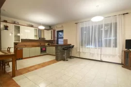 VILË 3-KATËSHE NË SHITJE PRANË VILAVE GJERMANE, TI, Venta