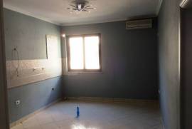 Apartament ne shitje prane thesarit, Πώληση