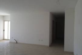 Shitet apartament prane stacionit te trenit, Sale