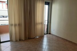 JEPET ME QERA APARTAMENT 2+1+2 NE KOMUNE TE PARISI, Ενοικίαση