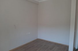 Shitet apartament 2+1 prane Kopshtit Zoologjik., Πώληση