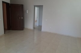 Shitet apartament 2+1 prane Kopshtit Zoologjik., Vente