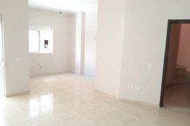 Shitet apartament 2+1 prane Kopshtit Zoologjik., Venta