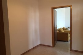 APARTAMENT ME QIRA 2+1 TEK ZOGU I ZI, Affitto