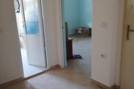 SHITET APARTAMENT 1+1 NË LAGJEN KADRI QYSTRI, LUSH, Venta