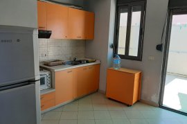 Shitet apartament 2+1+3 poste parkimi ne Komune te, Verkauf