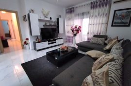 Shitet Apartament 2+1 Ne Astir., Venta