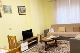 Komuna e Parisit - Apartament 1+1 ne Pallat te Ri , Qera