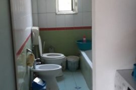 Shitet apartament me mundesi ndarje, Venta