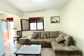 Kavaje,apartament 1+1,buze shetitores 