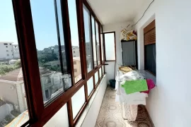 Kavaje,apartament 1+1,buze shetitores 