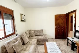 Kavaje,apartament 1+1,buze shetitores 