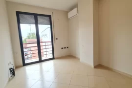 Apartament + post parkimi per shitje , Sale