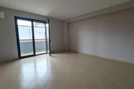 Apartament + post parkimi per shitje , Verkauf