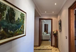 SHITET: Apartament 2+1/zona: Pogradec     , Verkauf