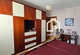 SHITET: Apartament 2+1/zona: Pogradec     , Πώληση