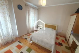 SHITET: SHTEPI PRIVATE 2 Kt/ POGRADEC - QENDER , Venta