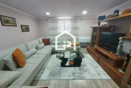 SHITET: SHTEPI PRIVATE 2 Kt/ POGRADEC - QENDER , Vente