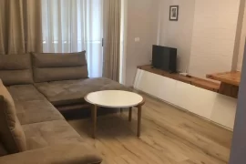 Apartament me qira tek Komuna e Parisit , Affitto