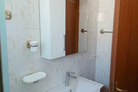 Tirane, Apartamente me qira tek Komuna e Parisit , Miete