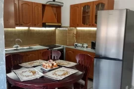 Tirane, Apartamente me qira tek Komuna e Parisit , Ενοικίαση