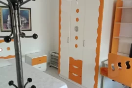 Tirane, Apartamente me qira tek Komuna e Parisit , Location