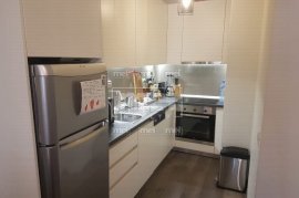 Tek Liqeni I Thate Shitet Apartament 1+1, Vente