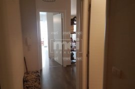 Tek Liqeni I Thate Shitet Apartament 1+1, Vente