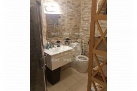 Tek Liqeni I Thate Shitet Apartament 1+1, Πώληση