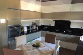 Shitet apartament 3+1 tek 'Kopeshti Botanik', Πώληση