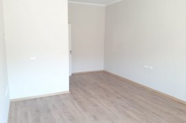 Shitet apartament 2+1 prane Kopshtit Zoologjik., Πώληση