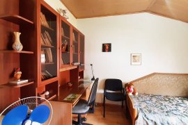 Ne Qender te Bllokut - Apt 2+1 i Madh (100 m2)  , Ενοικίαση