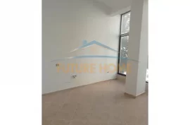 Shitet, Ambient Biznesi, Fresku, Tiranë. 33,000 € 