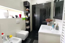 Shitet APARTAMENT 2+1+2 ne YZBERISH, Πώληση