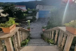 Vilë në shitje Berat , Venta