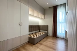 Apartament 2+1 per qera ,Materniteti i Ri, Ενοικίαση