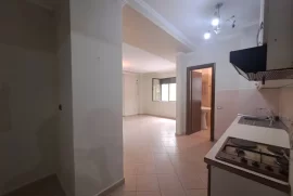 Tirane, Apartament 2+1 per shitje tek Ali Demi , Verkauf