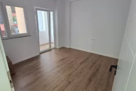 Apartament per shitje mbrapa Gjuheve te Huaja , Vente