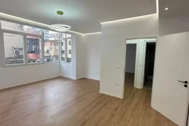 Apartament per shitje mbrapa Gjuheve te Huaja , Πώληση