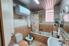 Pranë Jurdikut, apartament 2+1 me qira, Alquiler