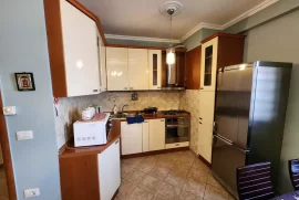 Pranë Jurdikut, apartament 2+1 me qira, Alquiler