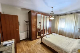 Pranë Jurdikut, apartament 2+1 me qira, Huren