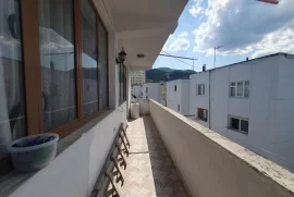 SHITET: Apartament 3+1+2/ zona: POGRADEC  , Venta