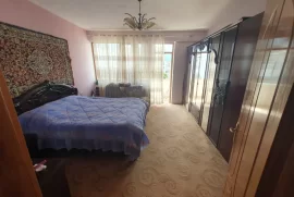 SHITET: Apartament 3+1+2/ zona: POGRADEC  , Verkauf