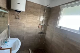 Apartament me qira tek Kopshti Zoologjik , Ενοικίαση