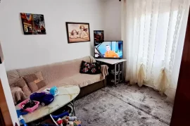 Shitet apartament 3+1,afer valutes,Kavaje, Πώληση